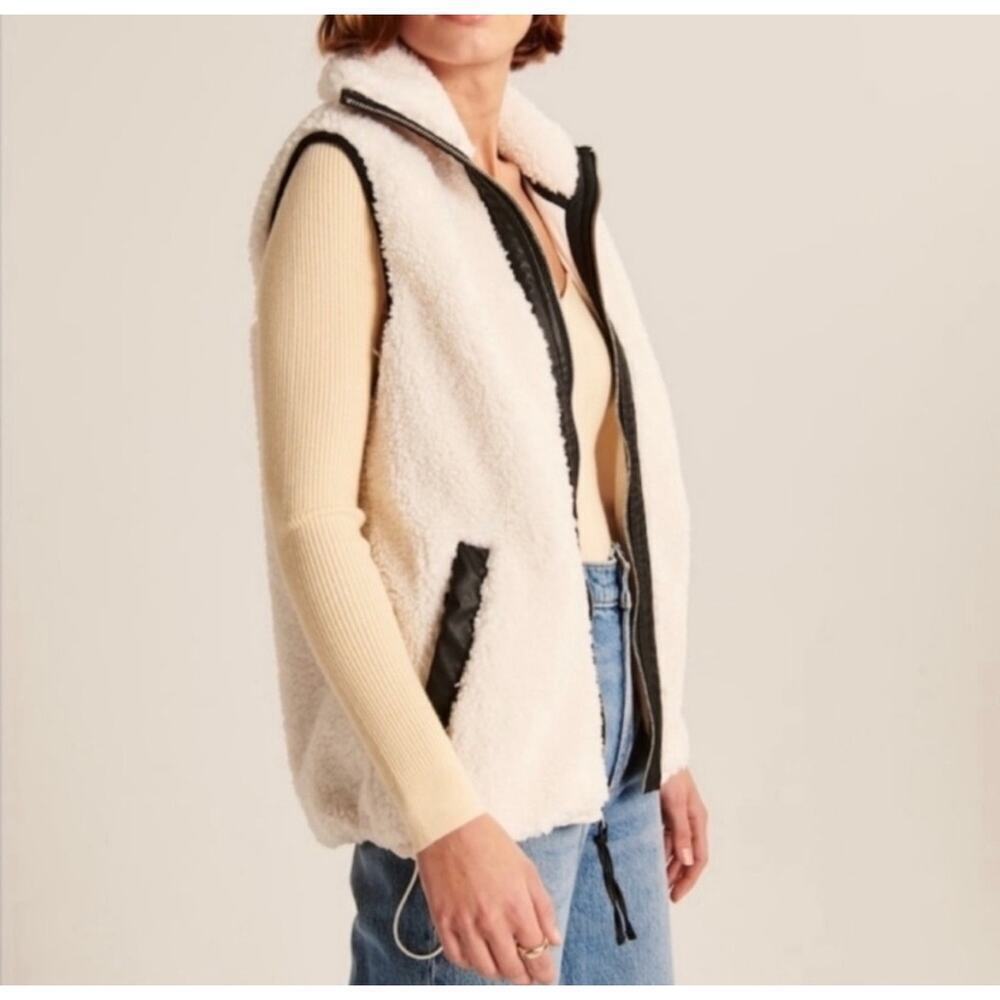 Abercrombie Fuzzy Sherpa Vest - Small - Picture 3 of 5